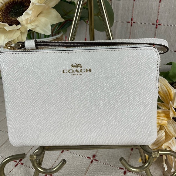COACH Leather Ivory Corner Zip Wristlet Clean Beauty Goldenrod Lining New - Picture 2 of 6